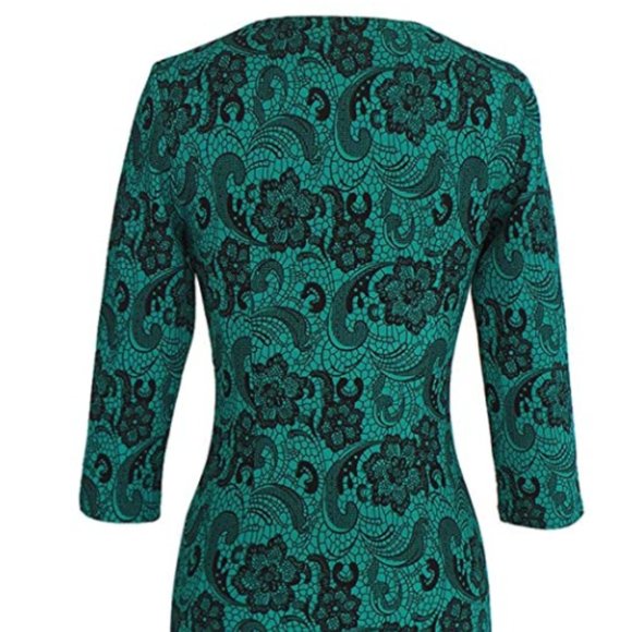 Beautiful, lined shape enhancing dress New without tags - Picture 2 of 5